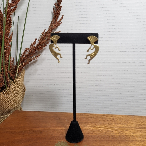 Vintage Brass Tone Metal Kokopelli Pierced Earrings - Picture 2 of 12